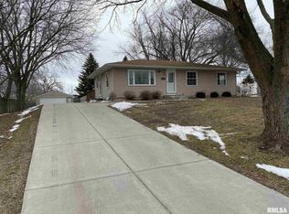 2806 W 47th St, Davenport, IA 52806