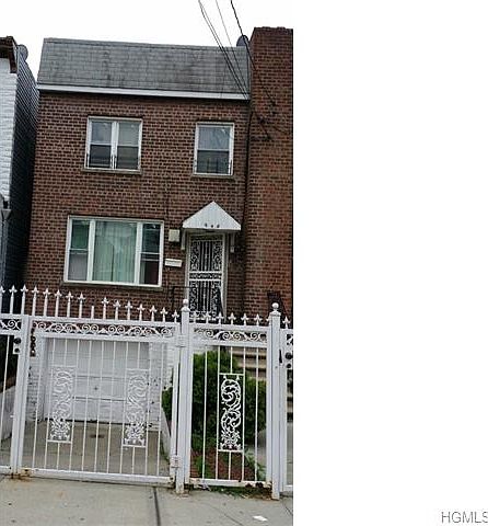 1st image of 946 E 216th St