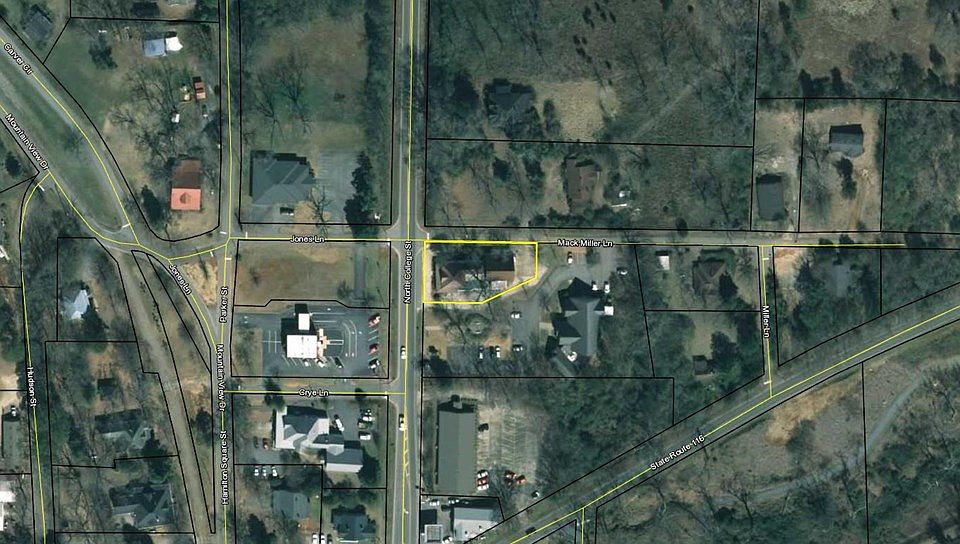 2nd image of 140 N College St