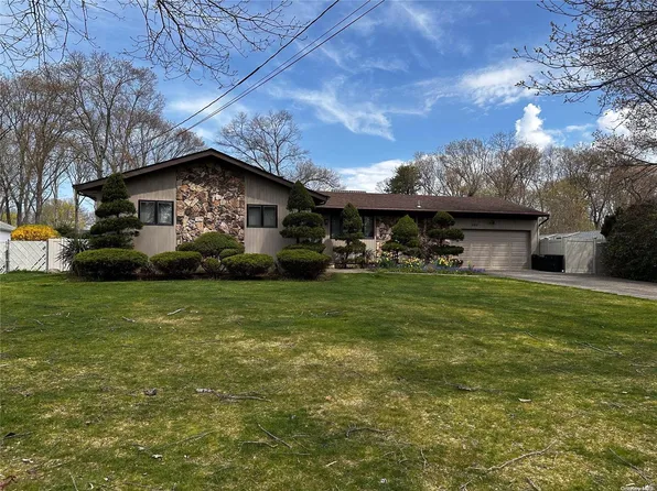 595 Beaver Lane, Ronkonkoma, NY 11779
