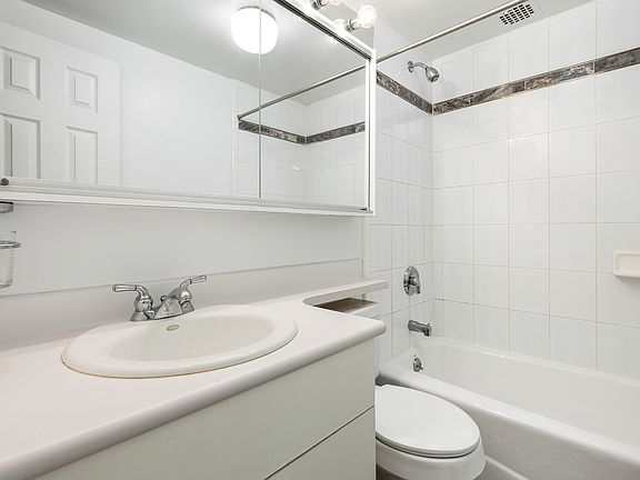 3rd image of 315 W 82nd St Ph B