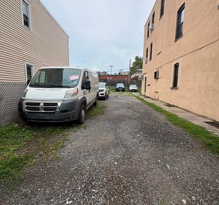 1st image of 1181 Summit Ave