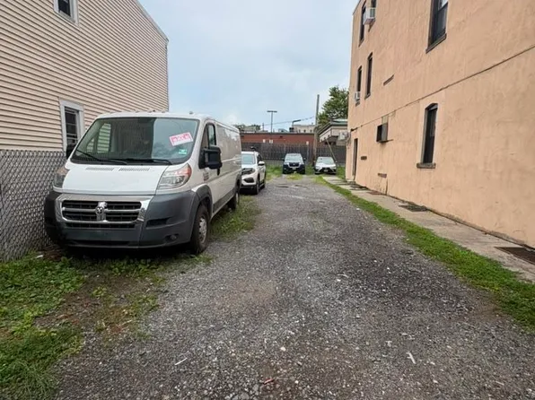 1181 Summit Ave, Jersey City, NJ 07307