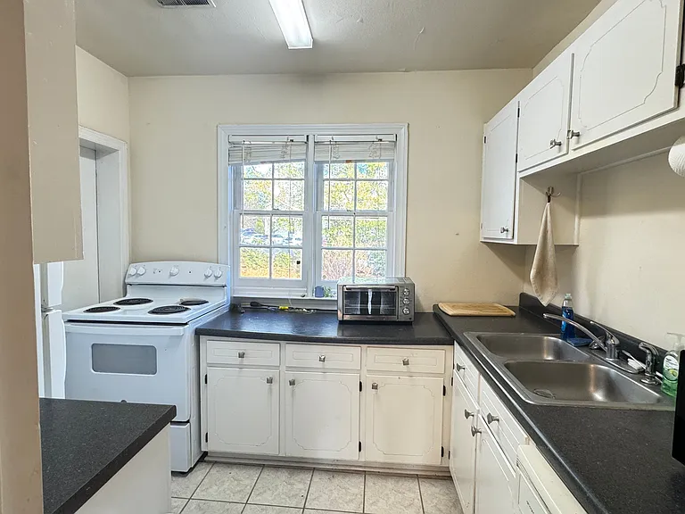 935 Baxter St #4 — Photo 11