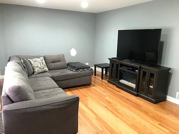2nd image of 1324 Hirsch Ave