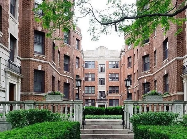 2322 N Lincoln Park W APT 2A, Chicago, IL 60614