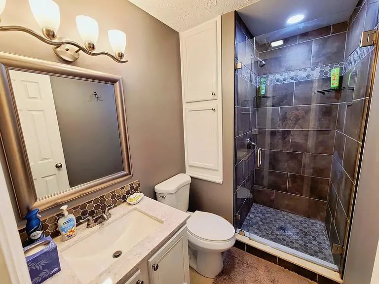 404 Bainbridge Ct #E2 — Photo 37