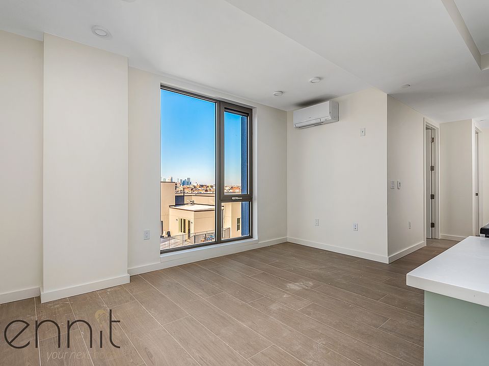 1st image of 33 Little Nassau St #901