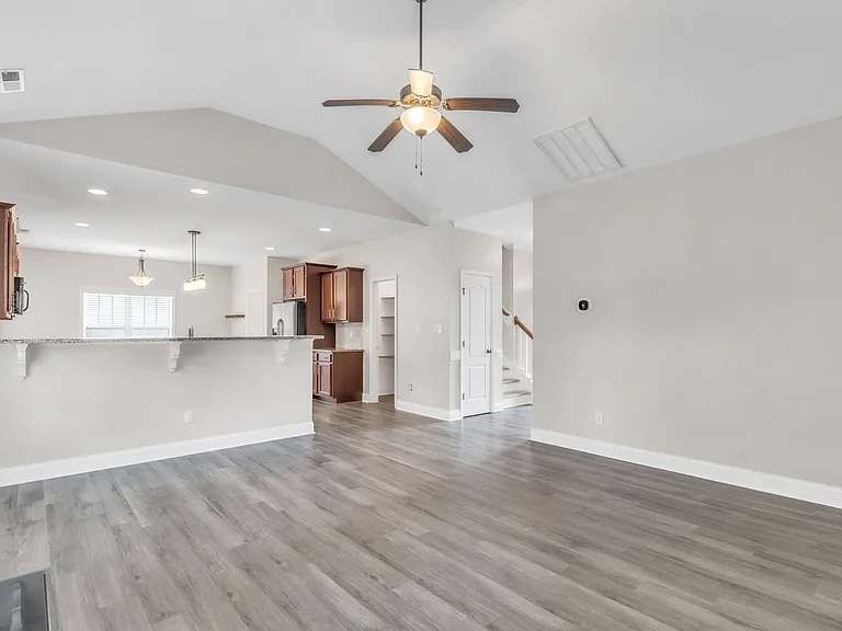127 Ganton Dr — Photo 9