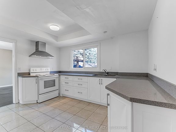 5th image of 3161 Bayview Ave