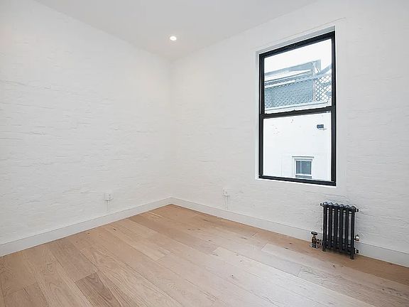 4th image of 245 E 30th St APT 21