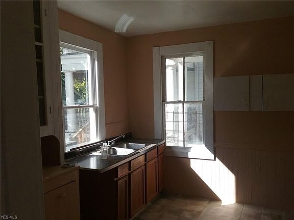 4th image of 6809 Whitney Ave #4