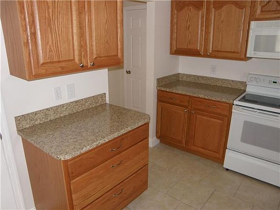 5th image of 408 Willows