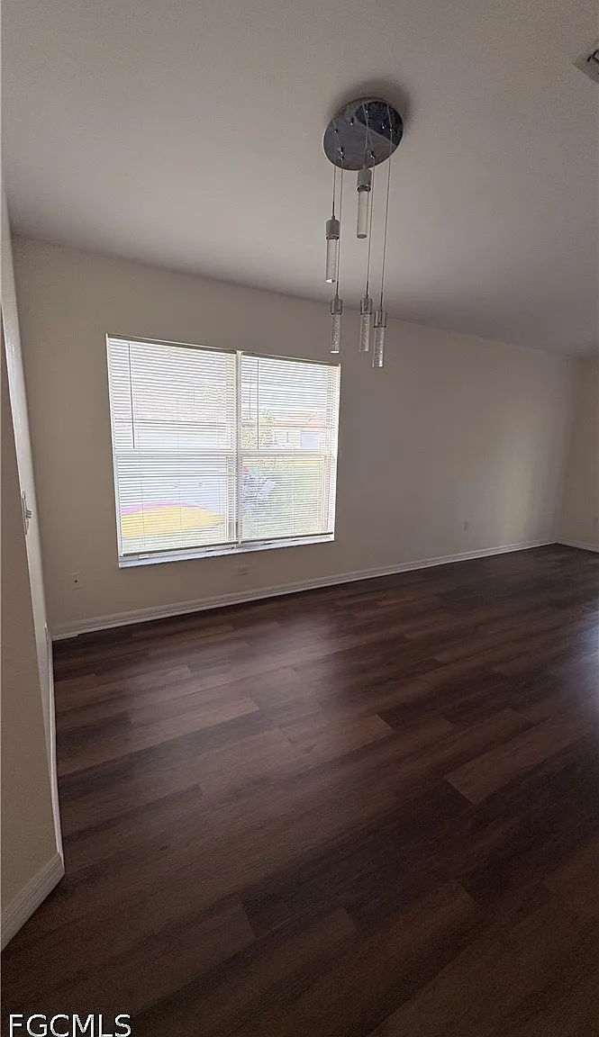 2 bed, 2.0 bath, 975 sqft, $1,375 — Photo 4