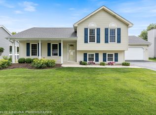 1604 Fender Rd, Naperville, IL 60565