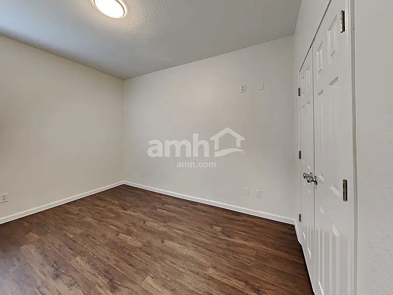 73 N Highland Dr — Photo 17