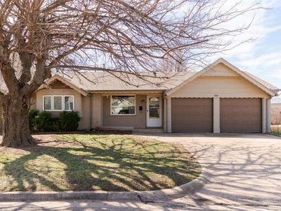804 NW 16th St, Moore, OK, 73160
