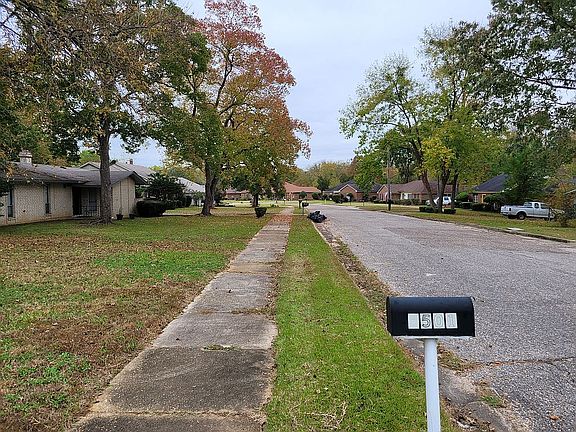 2nd image of 3501 Royal Carriage Dr