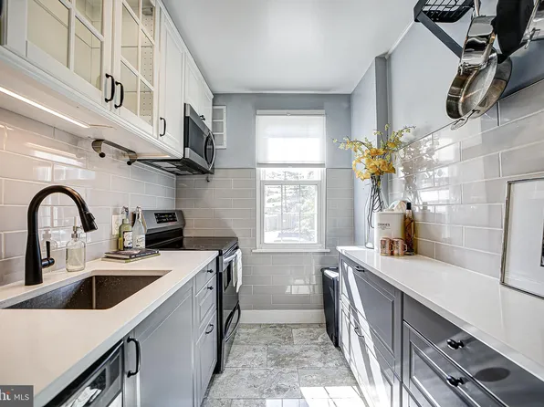 9 Auburn Ct APT C, Alexandria, VA 22305