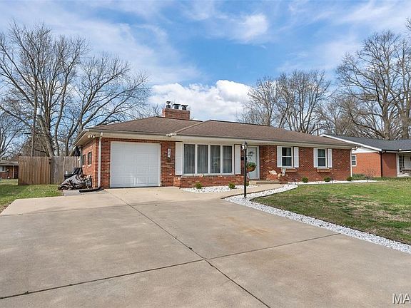 2nd image of 204 Southgate Dr