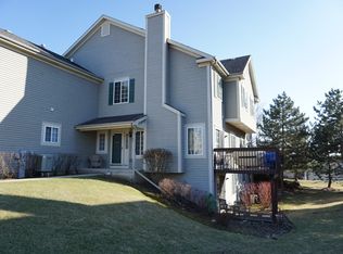 11 Windsor Cir UNIT B, South Elgin, IL 60177