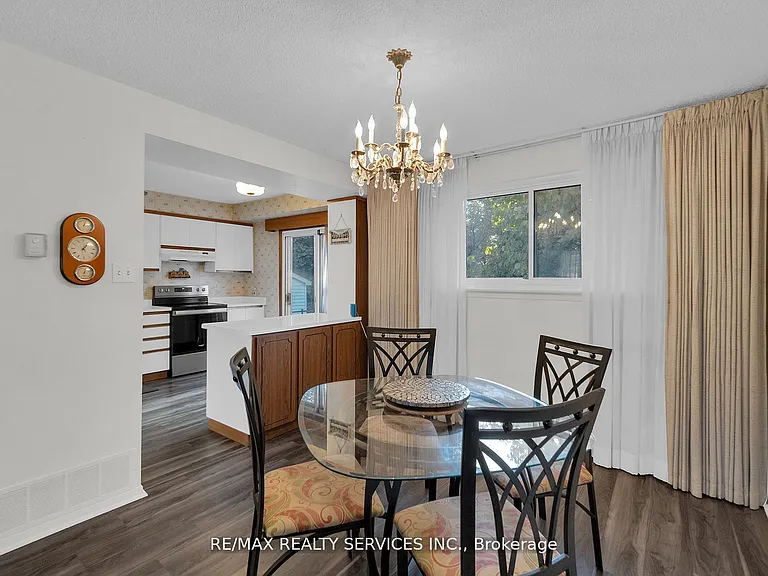 81 Glenforest Rd — Photo 9
