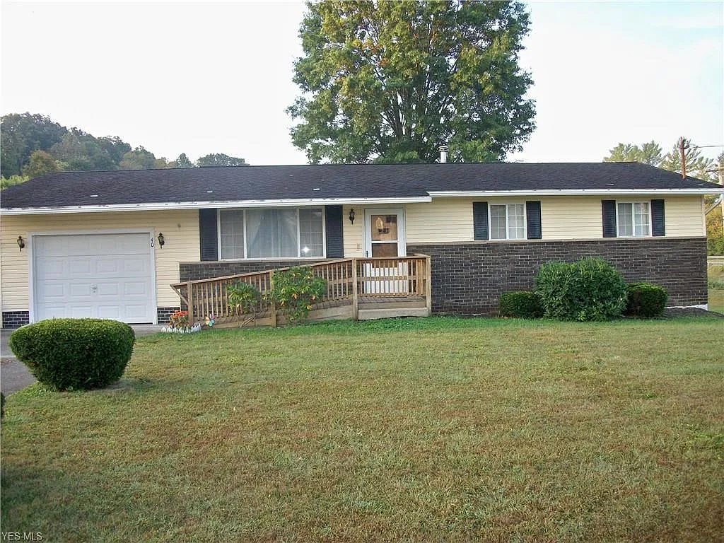 40 Betsy Ln photo 1