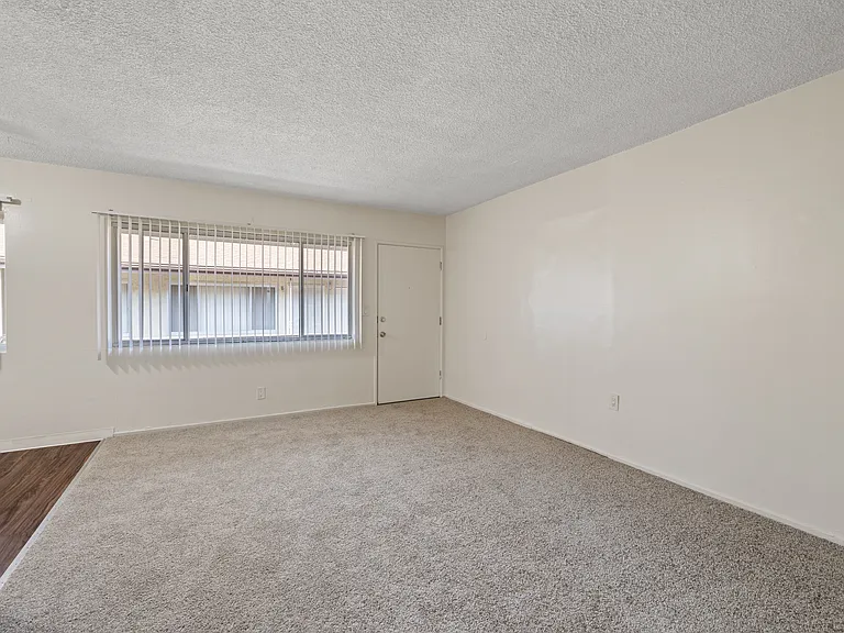 621-625 W. Hyde Park Blvd. — Photo 20