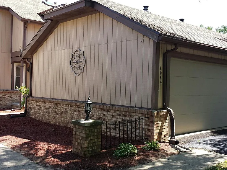 1010 Valley Side Dr #1012 — Photo 4