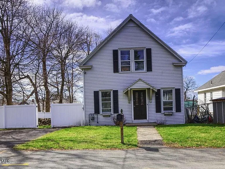 16 Kemp Ave — Photo 1