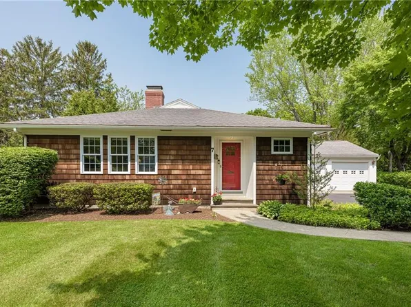 7 Puritan Ave, Barrington, RI 02806