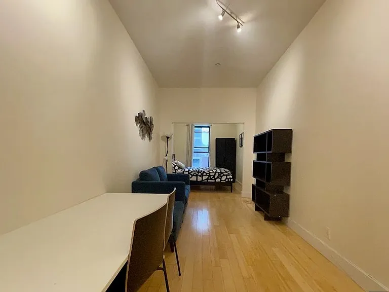 201 W 95th St #201 — Photo 1