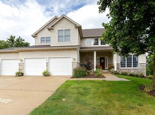 5569 N Ridge Cir, Bettendorf, IA 52722