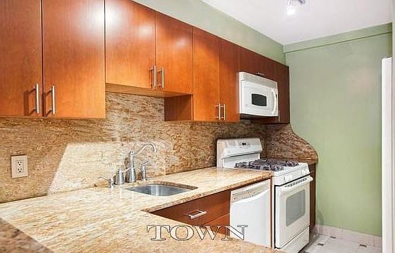 4th image of 507 E 80th St APT 6R