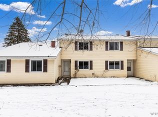 21 Pebble Creek Dr, Cheektowaga, NY 14227