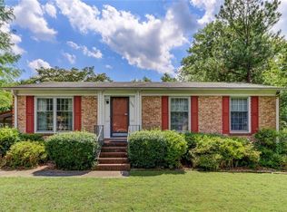 2406 Four Seasons Blvd, Greensboro, NC 27407