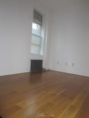 Rented by City Connections Realty | media 15