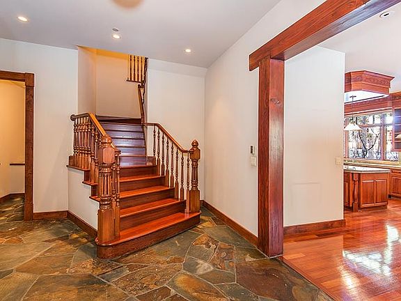 4th image of 1110 Heights Ln