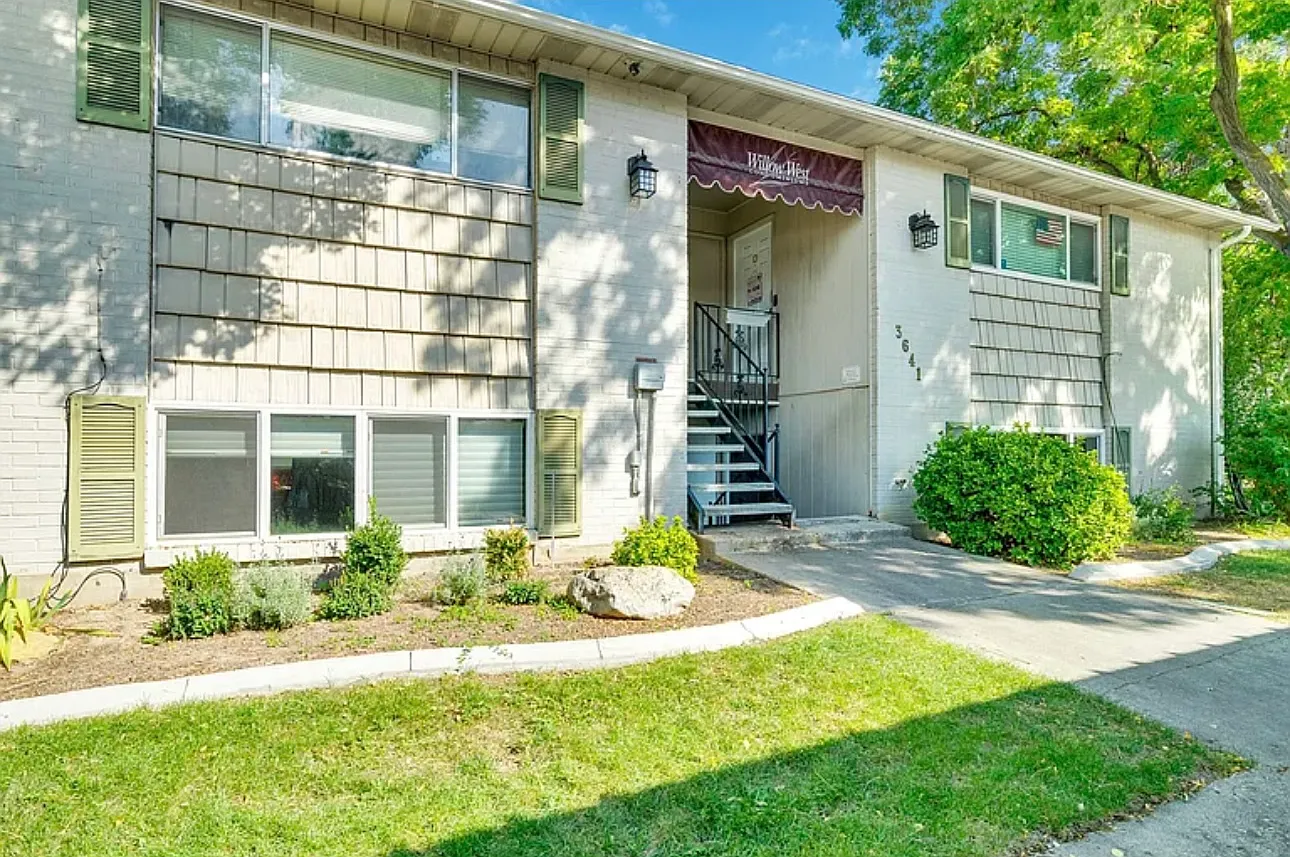 2 bed, 860 sqft, $1,800 — Photo 1