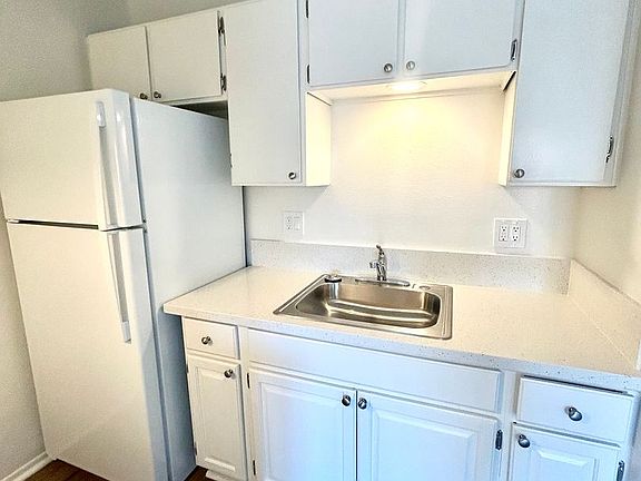 4th image of 1000-1042 W Orange St #1000-E06