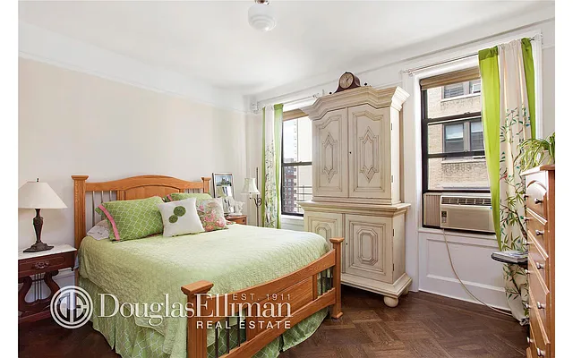 Sold by Douglas Elliman | media 21