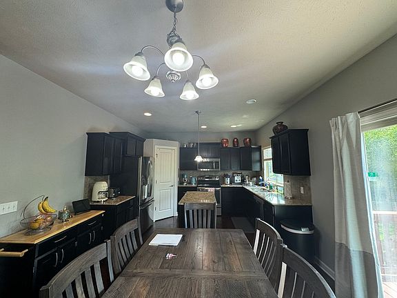 3rd image of 2109 Oriole Dr