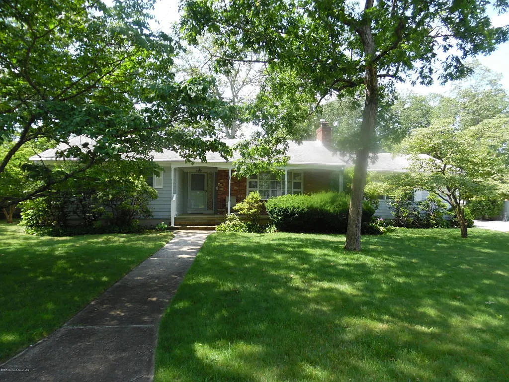 415 Linden Ave photo 1