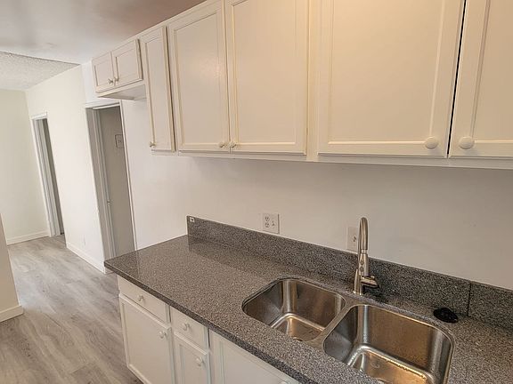 2nd image of 13111 Oxnard St #15