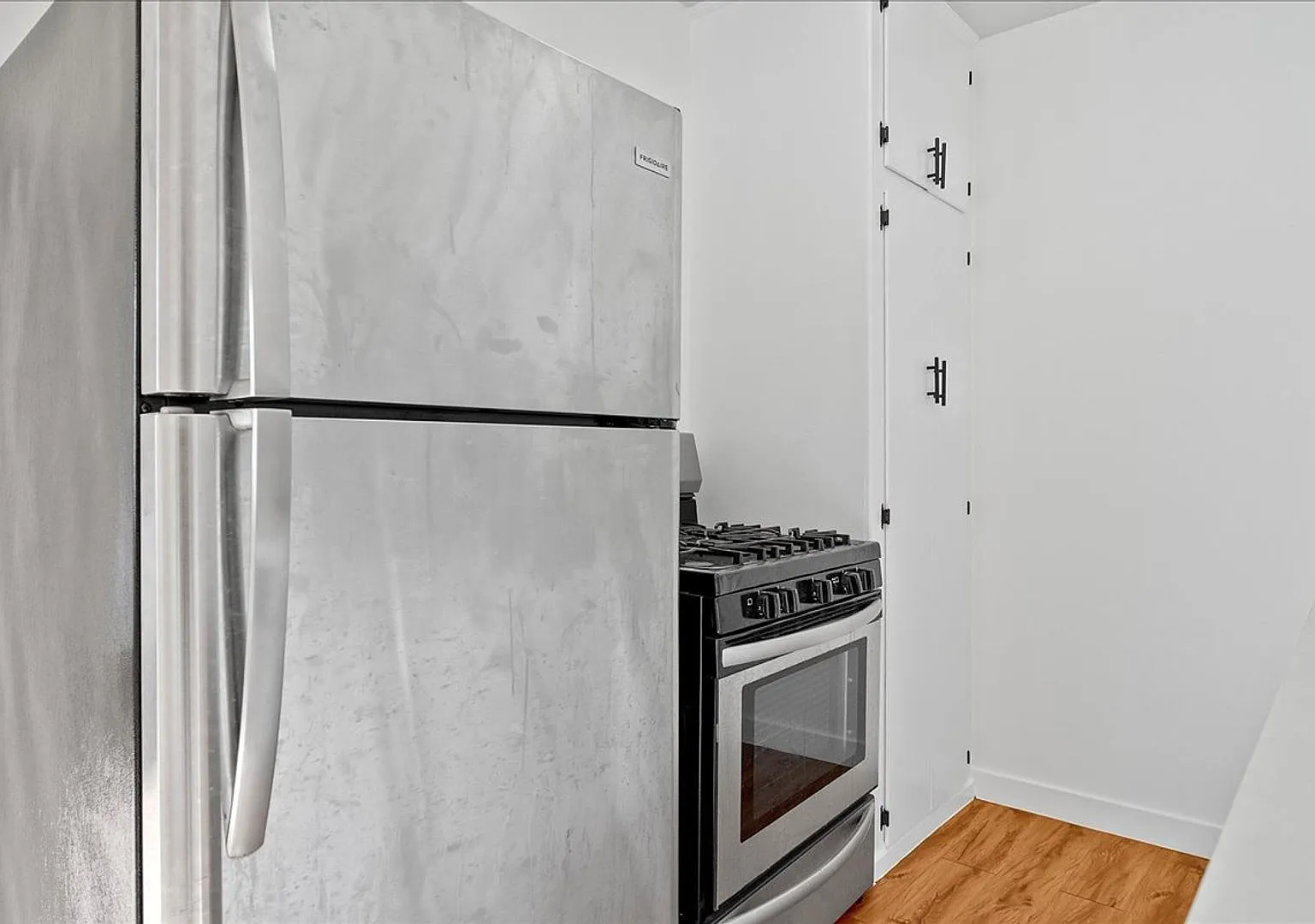 Beautiful North Hollywood Apartment! — Photo 3