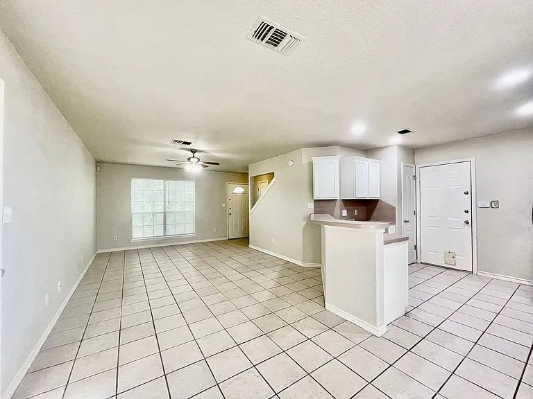 1825 Pearce Ct — Photo 4