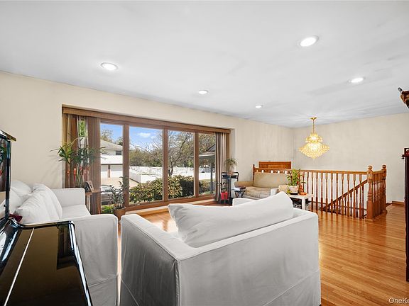 4th image of 150 Roxton Road
