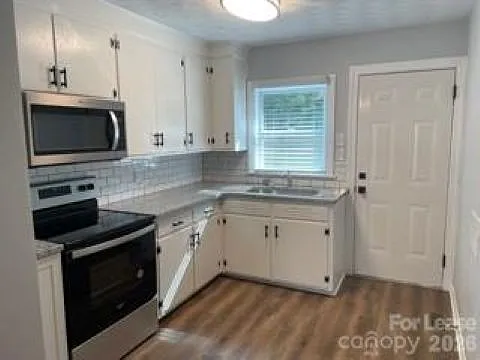 Building Photo - 2738 Baker St #1