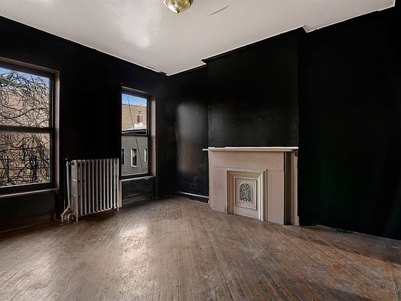 5th image of 319 Quincy St