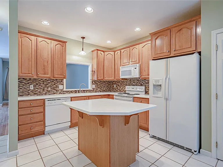 6608 Mine Dr — Photo 9